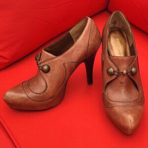 BCBGeneration Women’s Heels Size 8B/38, Milk Chocolate Brown Leather